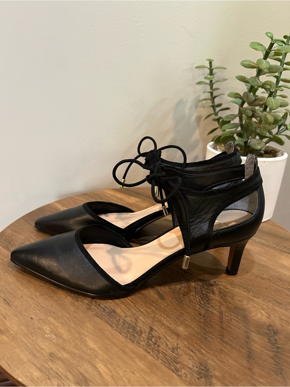 Franco Sarto L-Darlis Black Leather Ankle Tie Kitten Heel 7.5M